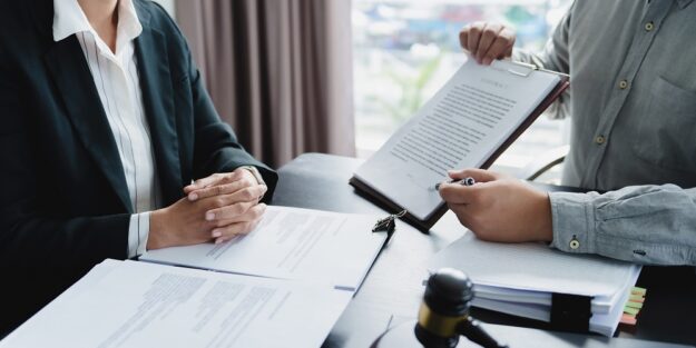 Ochrona praw autorskich a ochrona patentowa - czym się różnią?